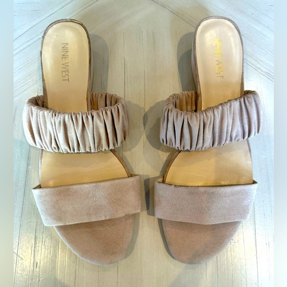 Nine West Women’s Mule Clogs Two Strap Sandals Size 8 Tan - Picture 2 of 9